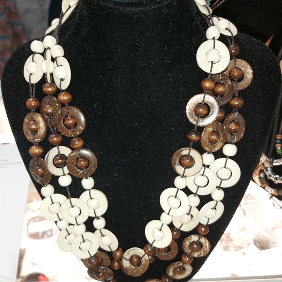 💢SOLD💢Beaded beauty...handmade from coconut shell - Picture 9 of 9